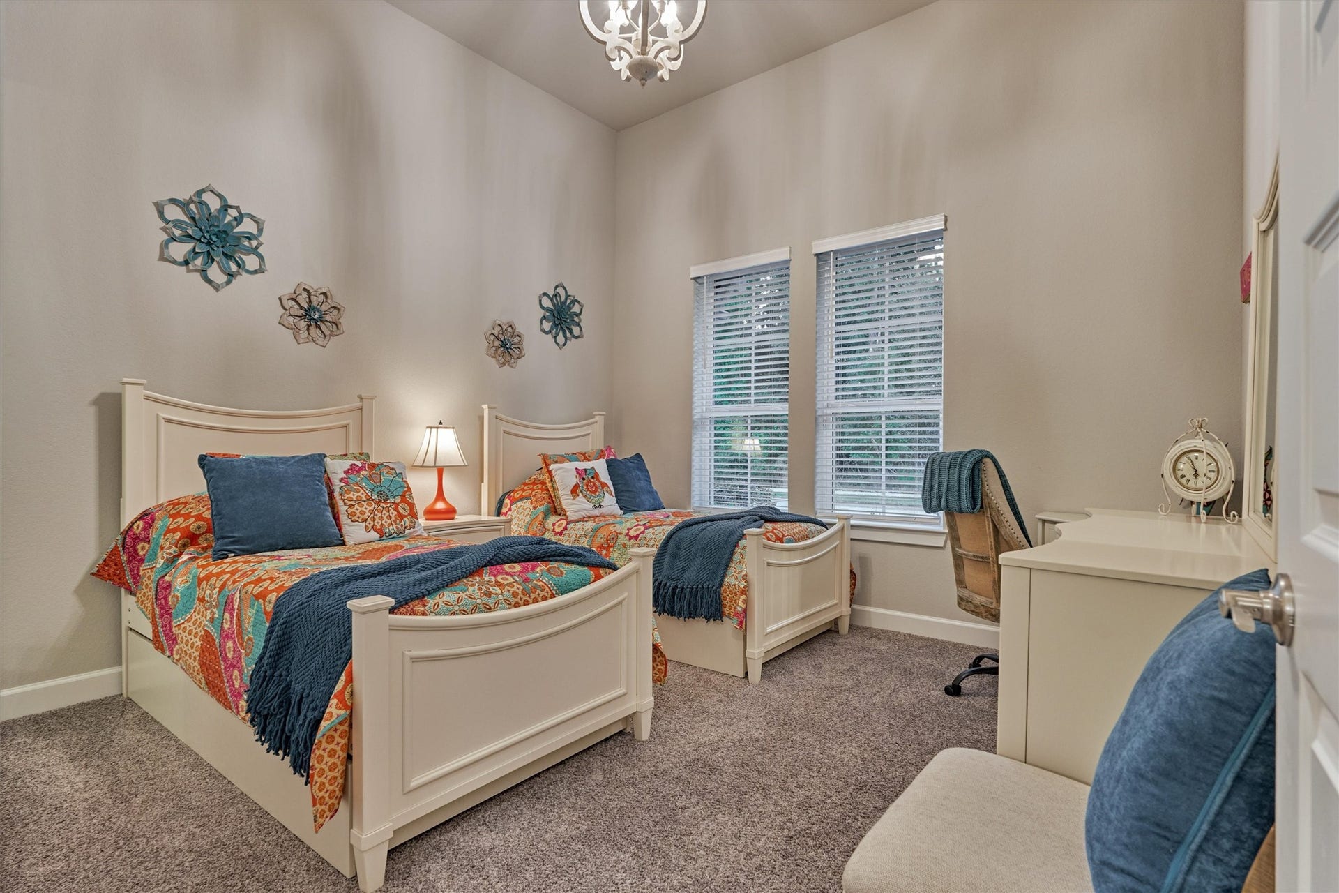 305 Pewter Sky Drive, Montgomery, TX 77316 Secondary Bedroom #1 offers impressive ceiling height, abundant natural light, generous space and the added privacy of its own en-suite bath.