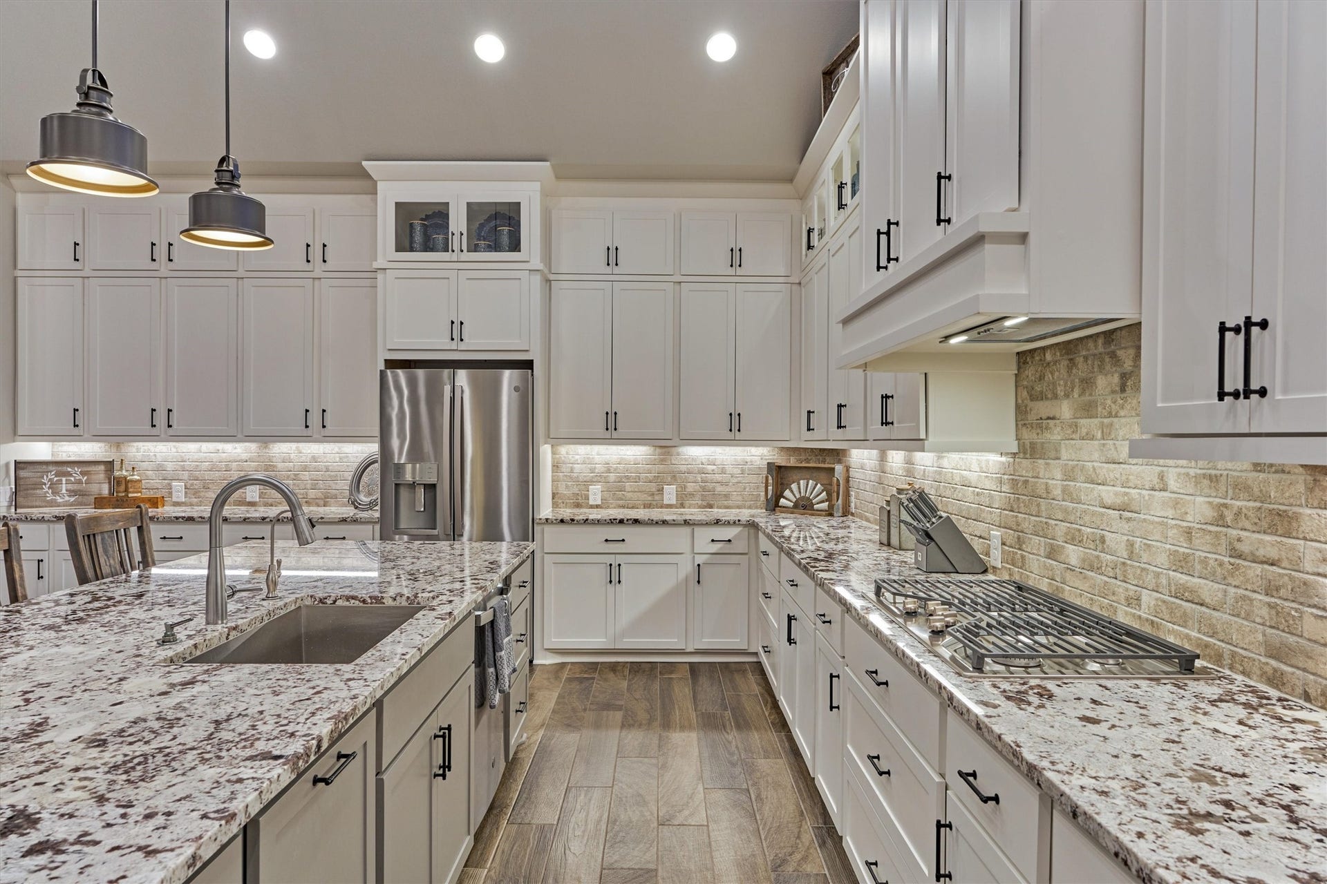 305 Pewter Sky Drive, Montgomery, TX 77316 305 Pewter Sky Drive, Montgomery, TX 77316