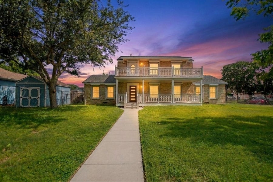 Property photo for 104 12th Avenue N, Texas City, TX