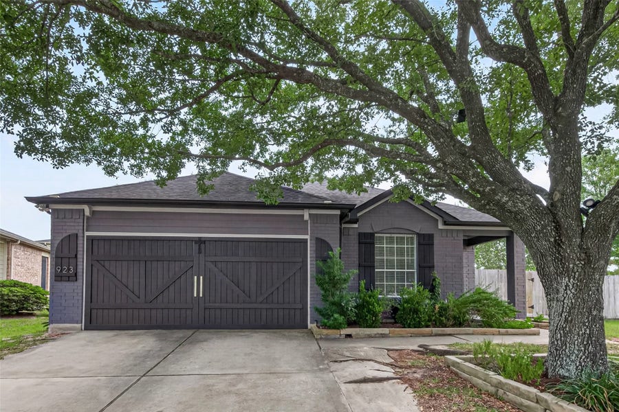 Property photo for 923 Saginaw Bay Court, Spring, TX