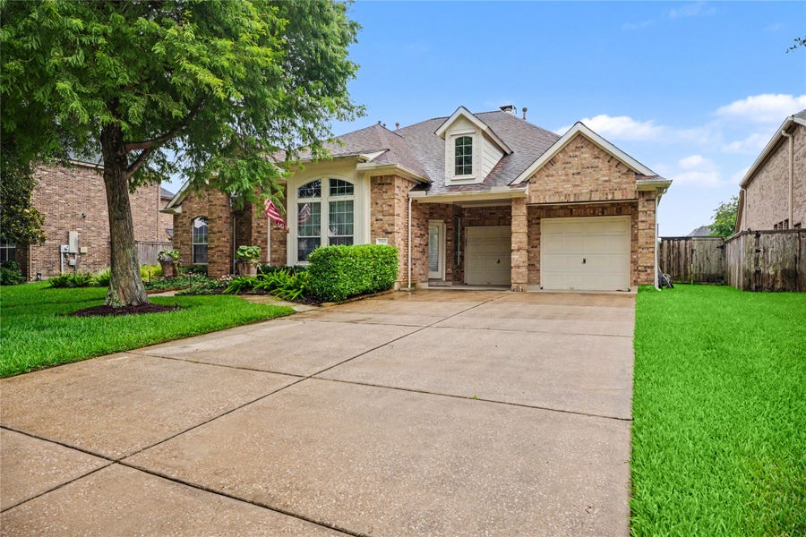 Property photo for 1541 Moncrey Avenue, League City, TX