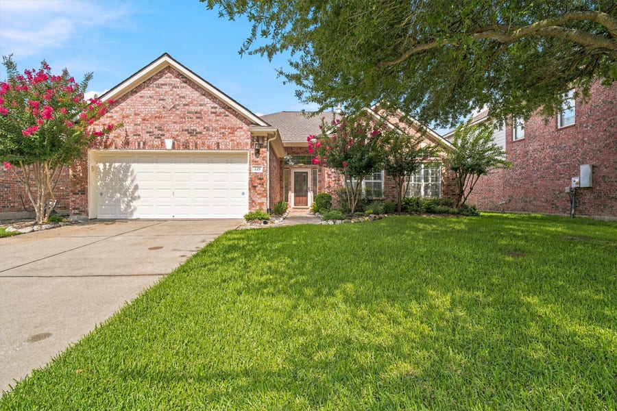 Property photo for 539 Green Cedar Drive, League City, TX