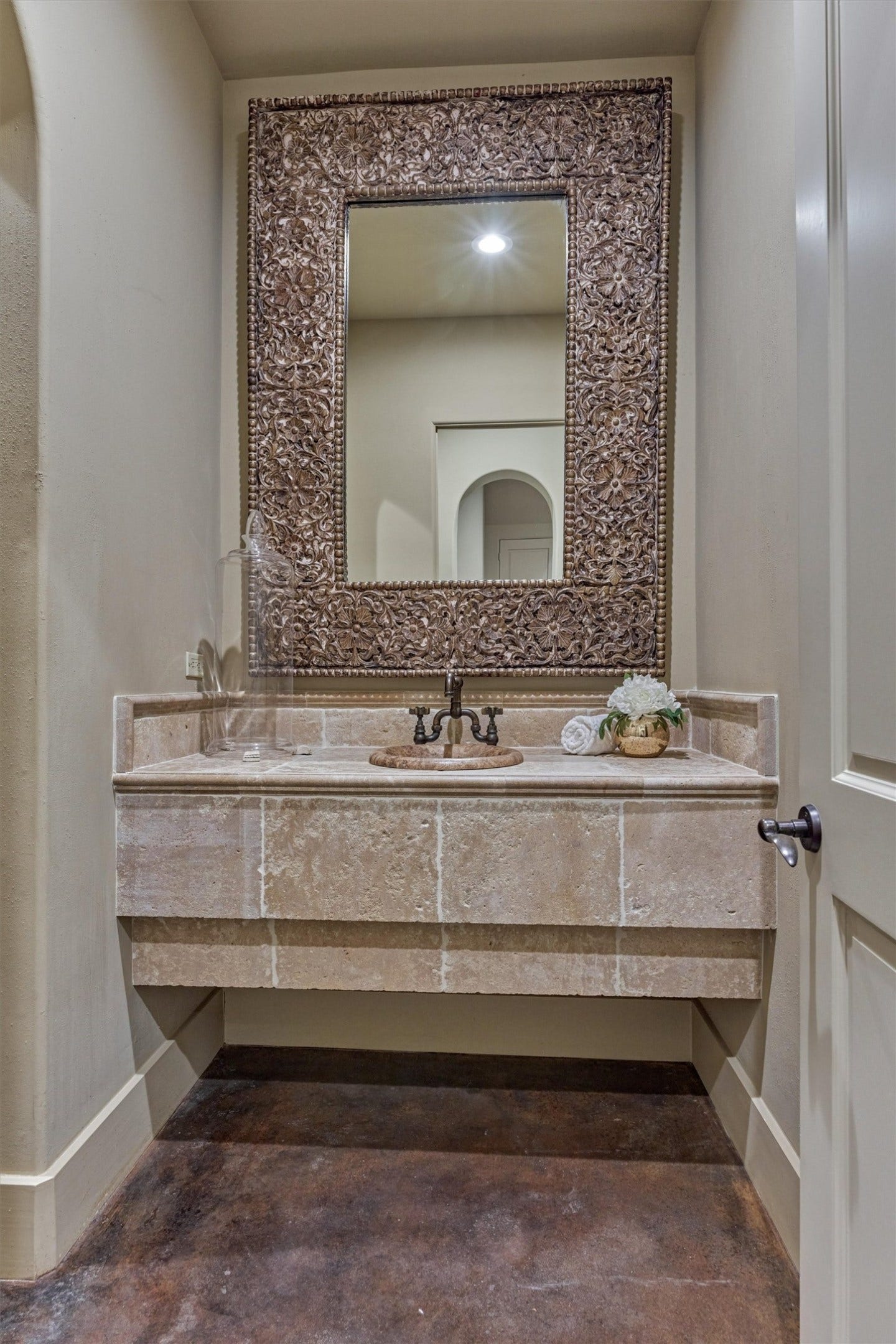 7 Dorset Square, The Woodlands, TX 77381 Powder bath