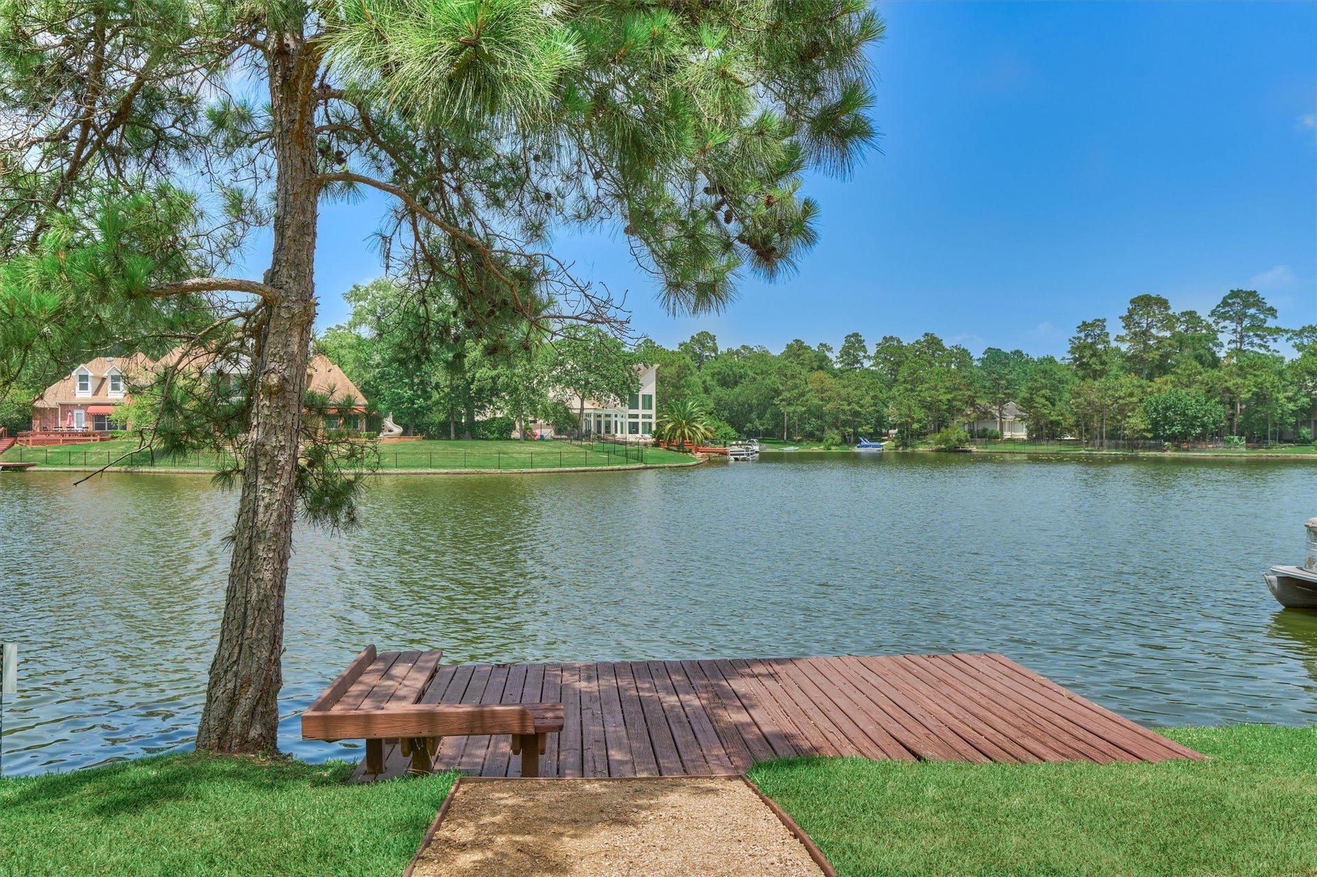 7 Dorset Square, The Woodlands, TX 77381 The Pointe community private dock - access to lake to kayak or fish. Excellent 4th of July viewing.