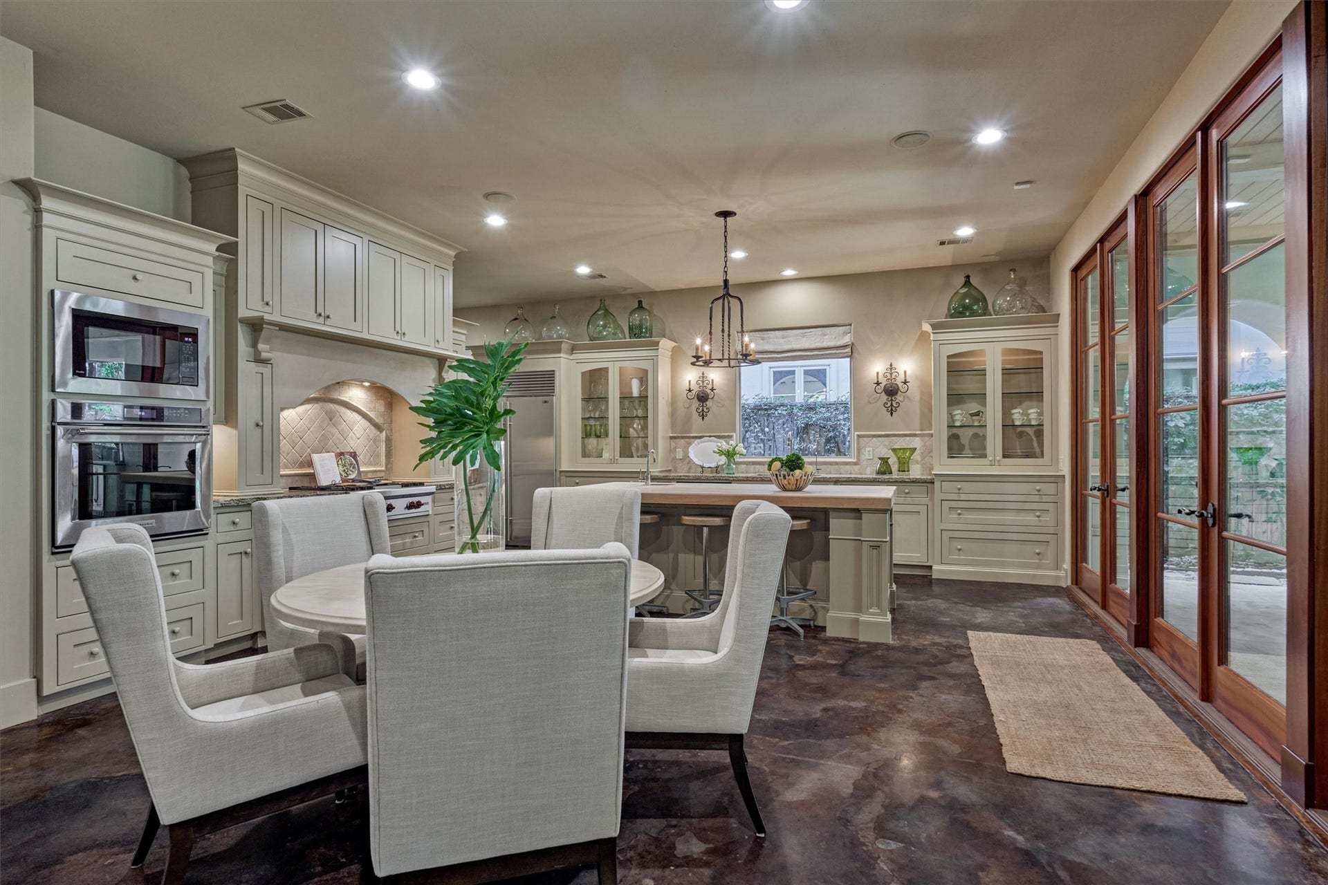 7 Dorset Square, The Woodlands, TX 77381 Breakfast room open to kitchen and breakfast room with a wall of French doors that open & expand living to the outdoor loggia.