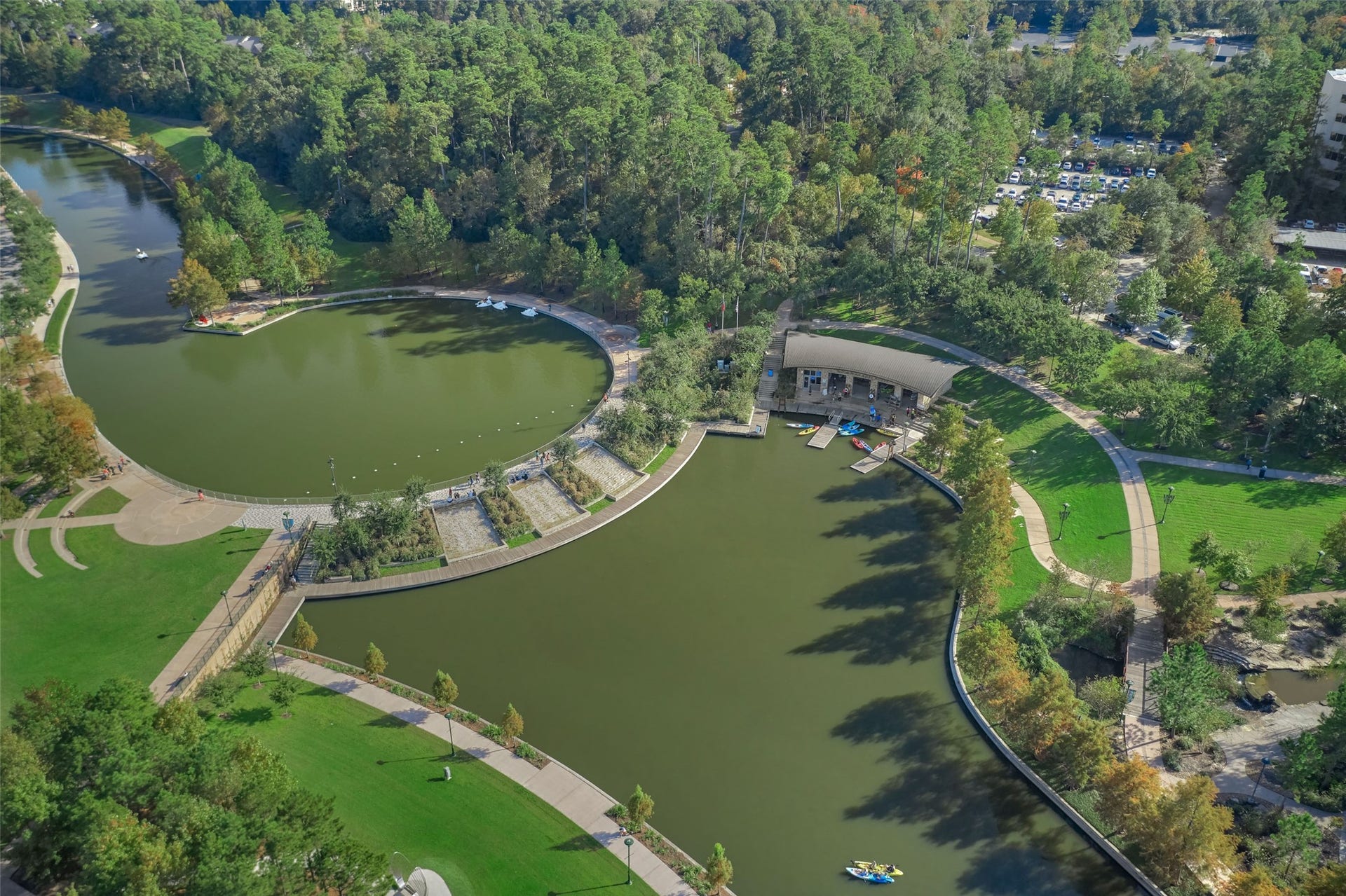 7 Dorset Square, The Woodlands, TX 77381 Riva Row Boat House is 2.5 mile bike ride or a 6 min car ride. Swan paddle boats, kayaks, canoes or YOLO boards available for rent.