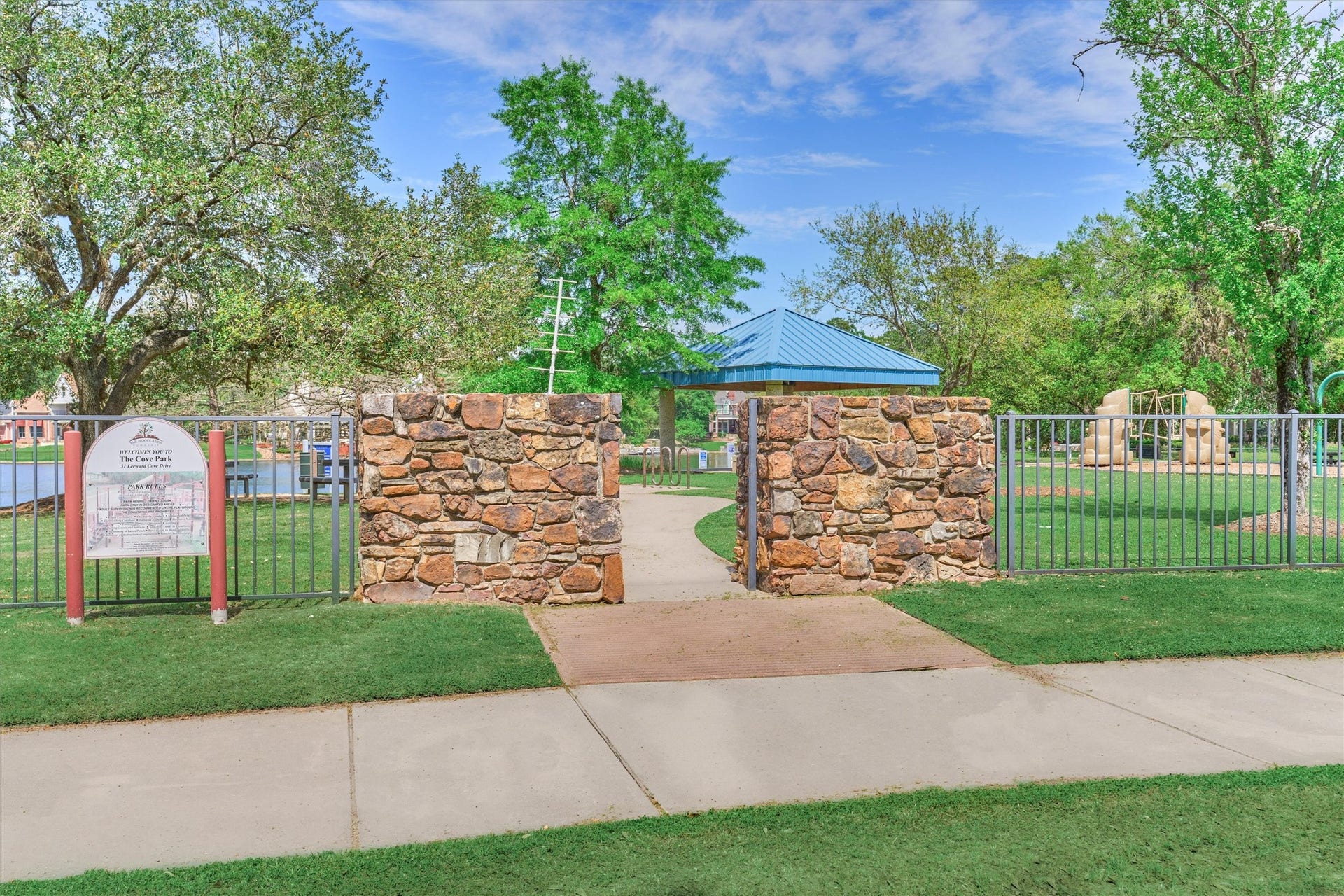 7 Dorset Square, The Woodlands, TX 77381 Entrance to The Cove park 5 minute walk from The Pointe.