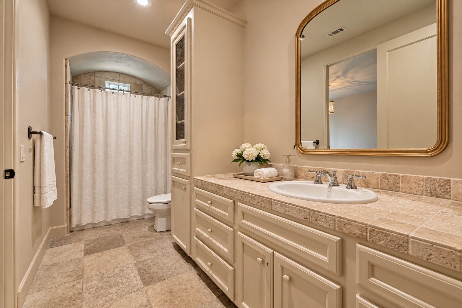 7 Dorset Square, The Woodlands, TX 77381 Bathroom 3 with tub/shower. Photo is virtually staged/enhanced.