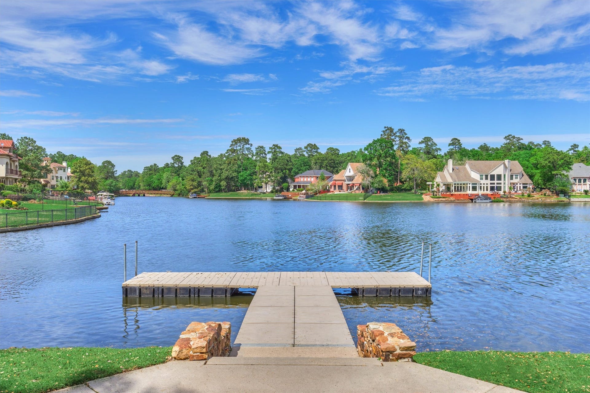 7 Dorset Square, The Woodlands, TX 77381 Public dock at The Cove Park. Enjoy catch-and-release fishing less than 1/2 mile away.