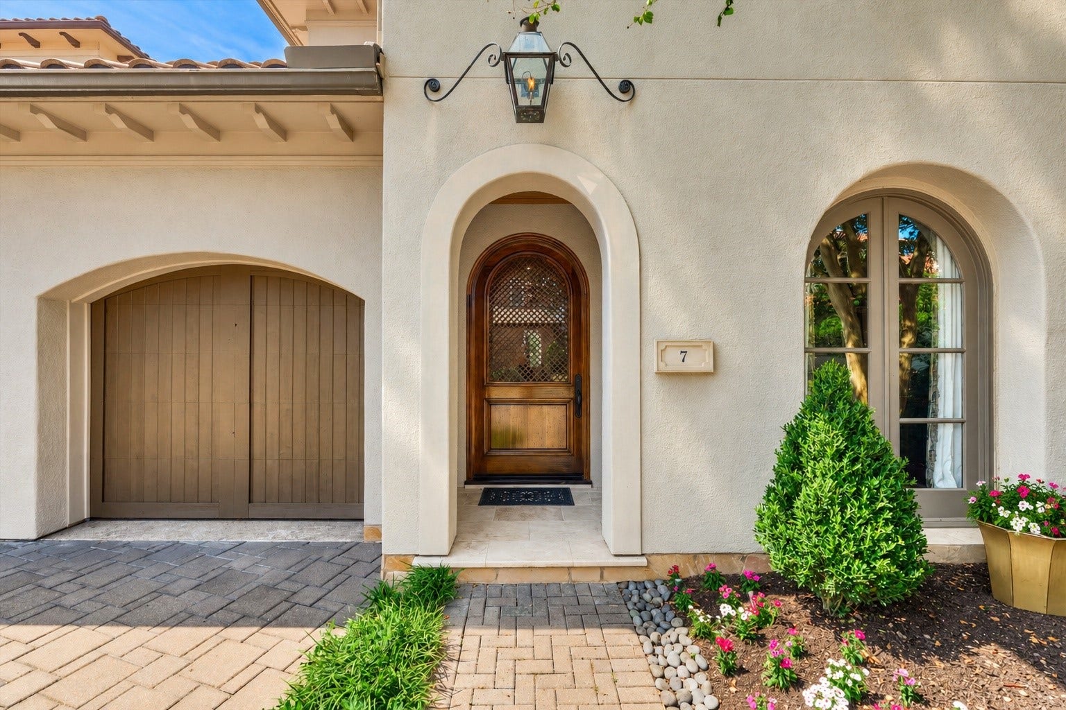7 Dorset Square, The Woodlands, TX 77381 Private community access. Photo is virtually staged/enhanced.