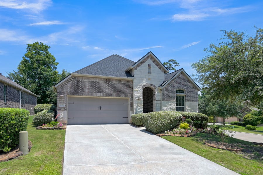 Property photo for 2 Muthill Circle, Conroe, TX