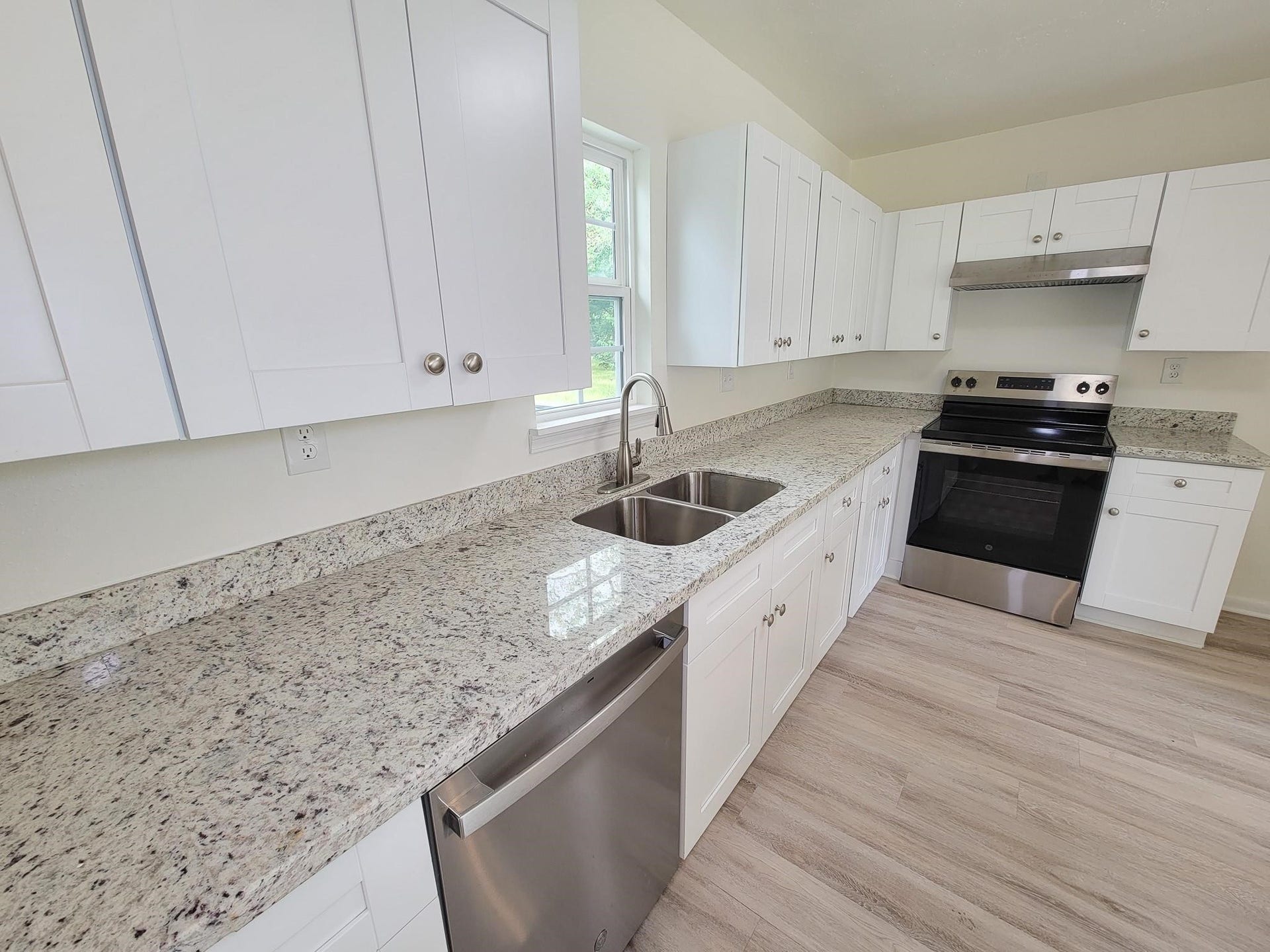 725 Cahill Road, Angleton, TX 77515 725 Cahill Road, Angleton, TX 77515