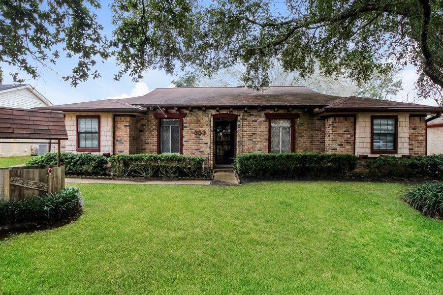 Property photo for 353 Dawn Hill, Friendswood, TX