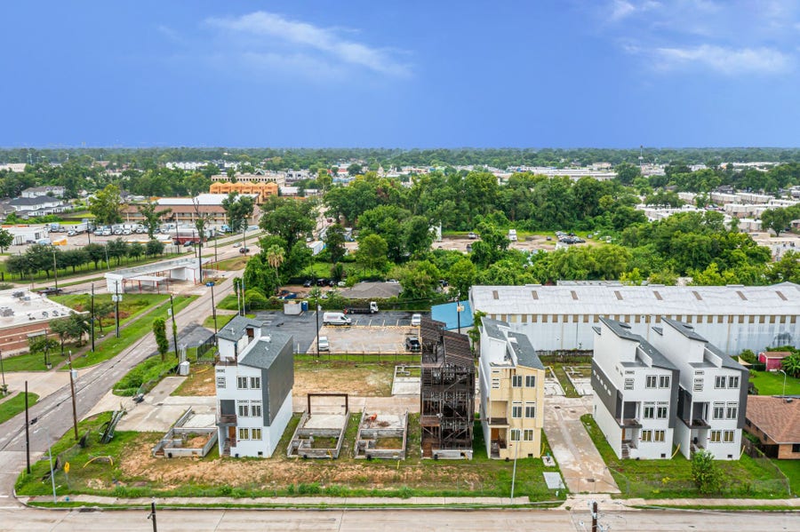 Property photo for 302 W Hamilton Street, Houston, TX
