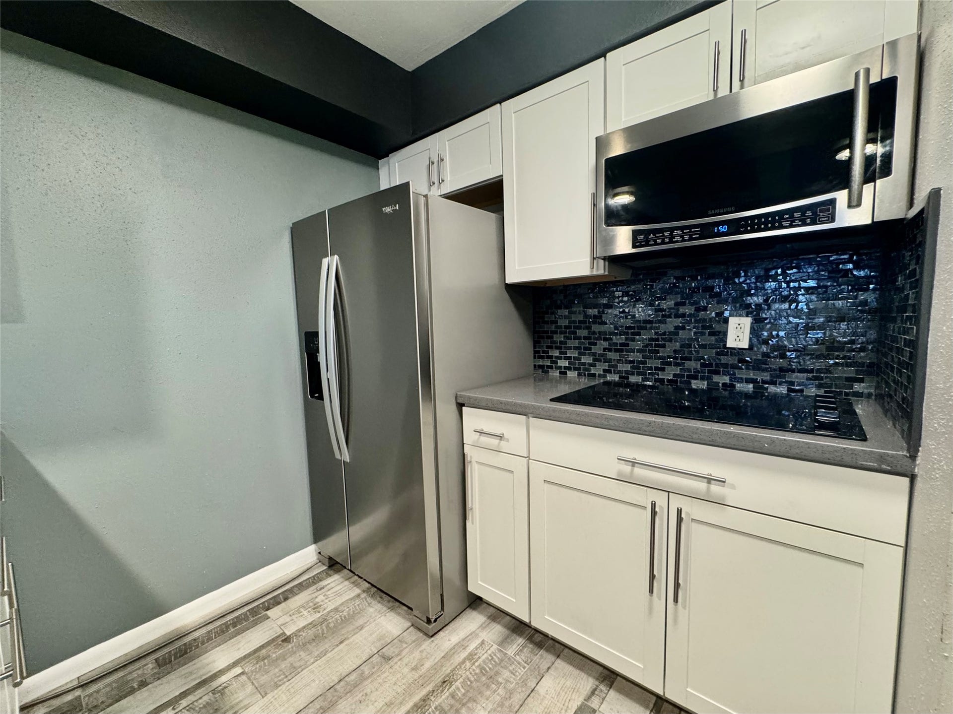 829 Wax Myrtle Lane, Houston, TX 77079 Stainless Steel Appliances!