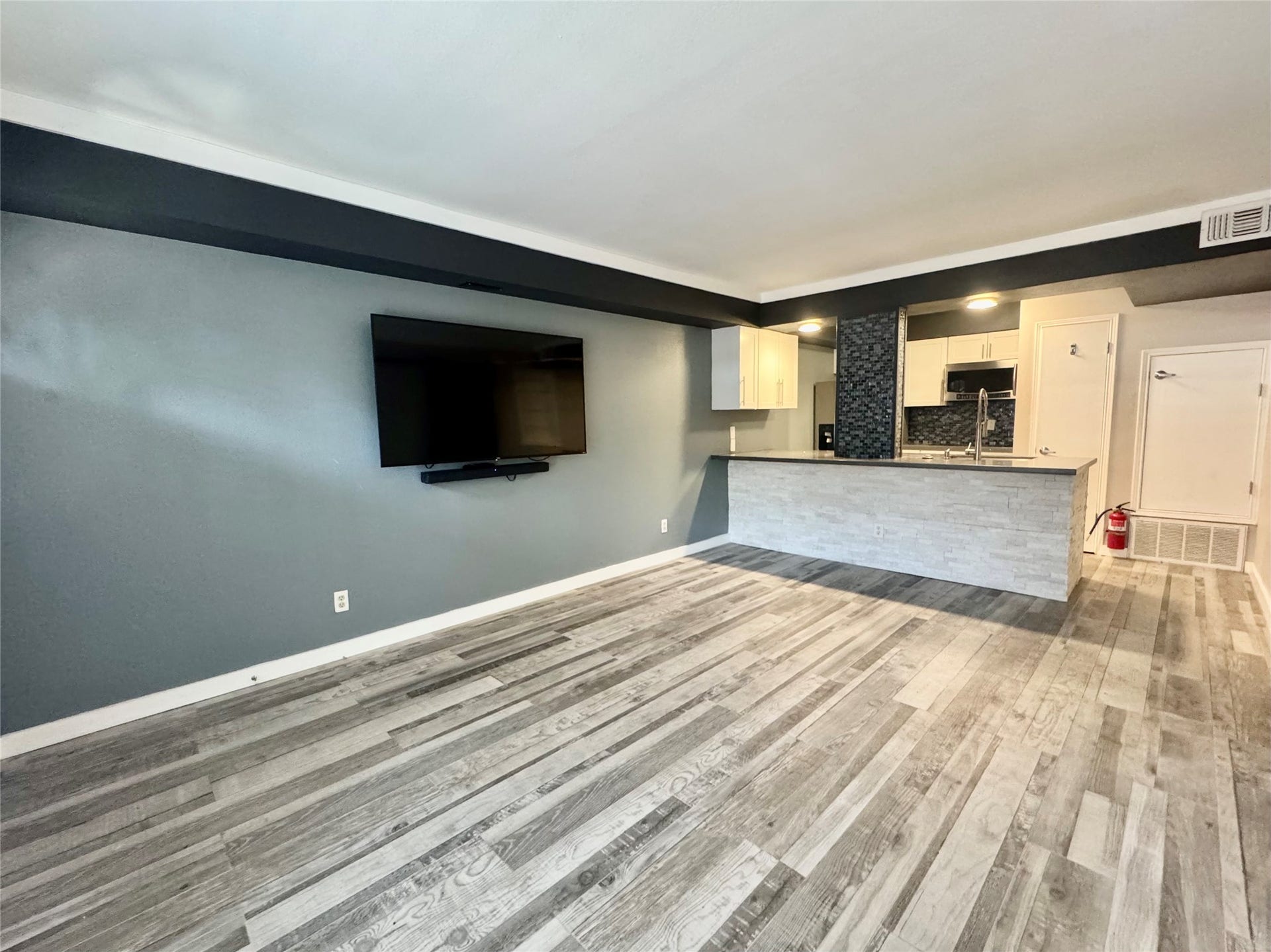 829 Wax Myrtle Lane, Houston, TX 77079 View of the kitchen from the living room