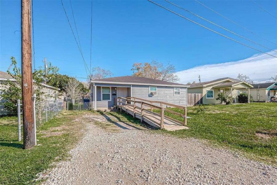 Property photo for 412 Snow Drive, West Columbia, TX