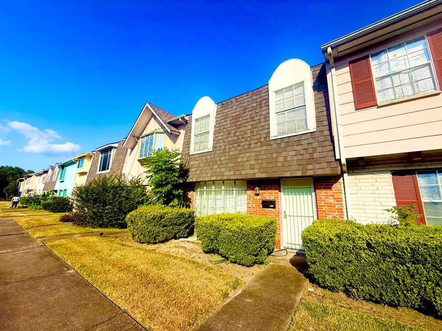 Property photo for 11451 Beechnut St, Houston, TX