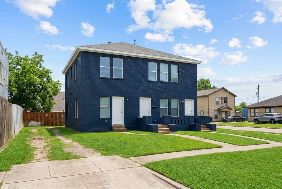 Property photo for 122 Pineview Drive, #A, Houston, TX