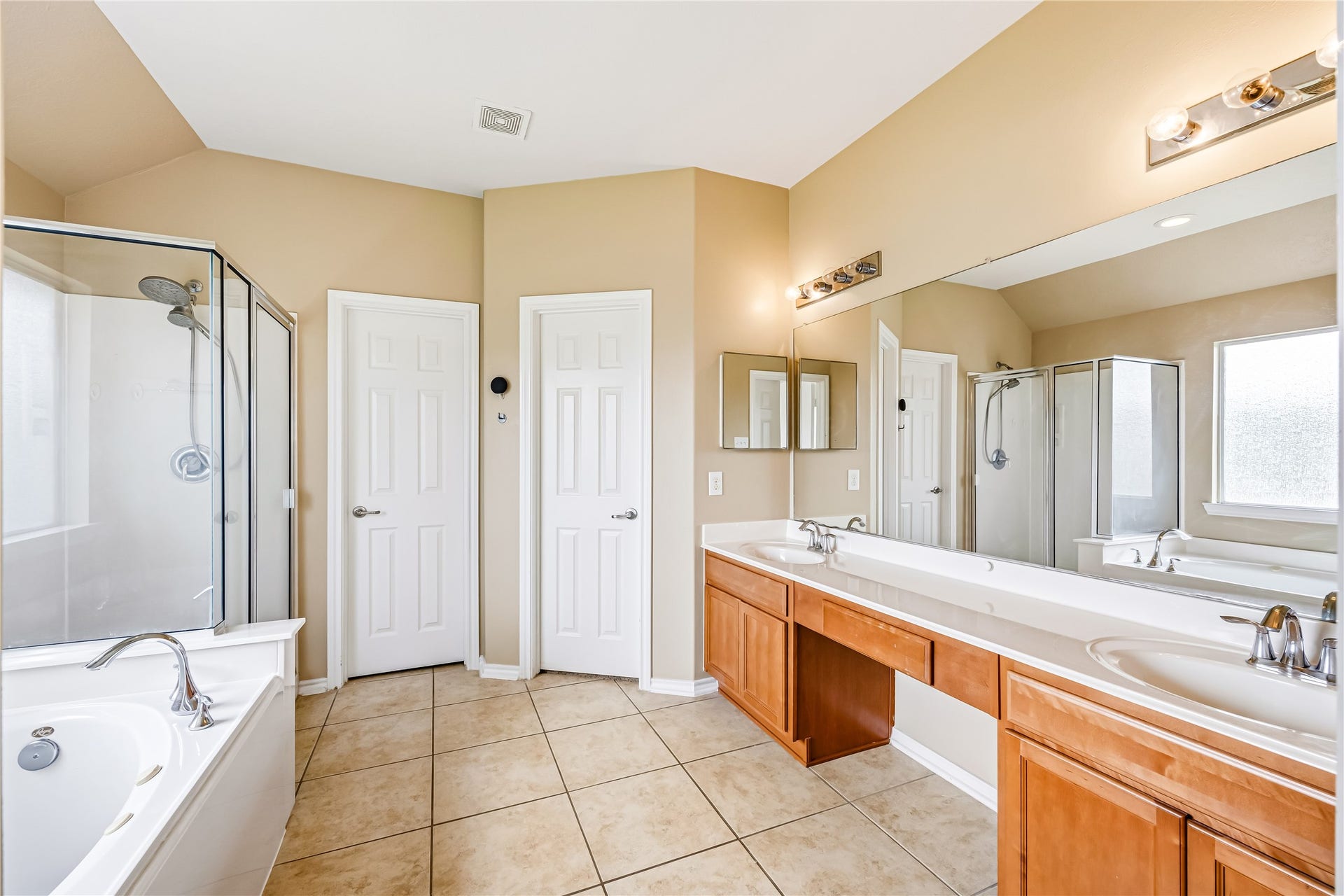 Primary Ensuite Bath