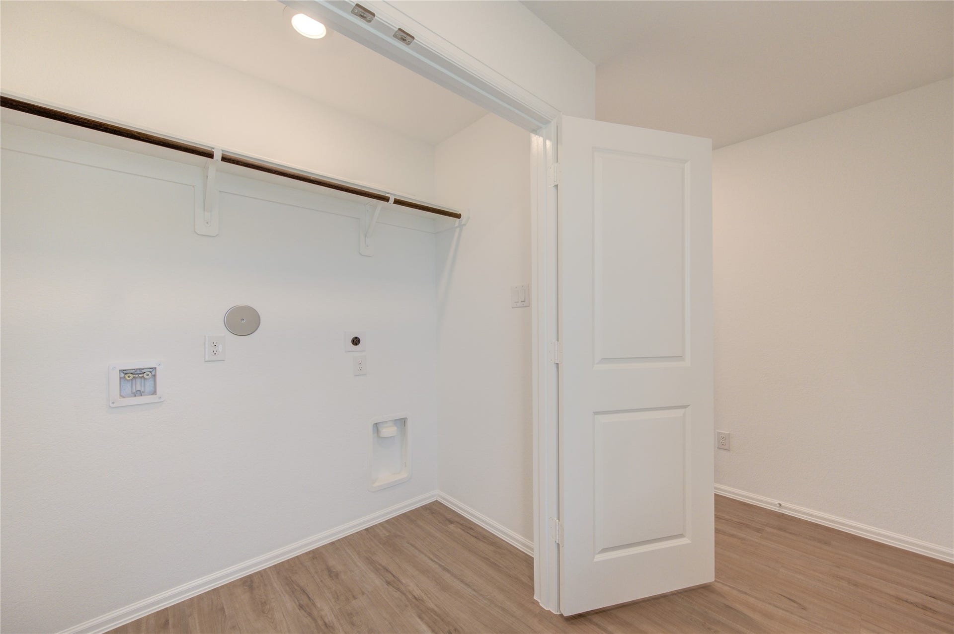 1432 Twilight Green Drive, Katy, TX 77493 Laundry room