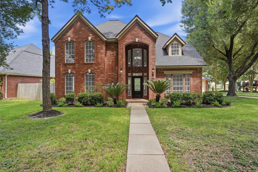 Property photo for 3319 Vista Lake Drive, Sugar Land, TX