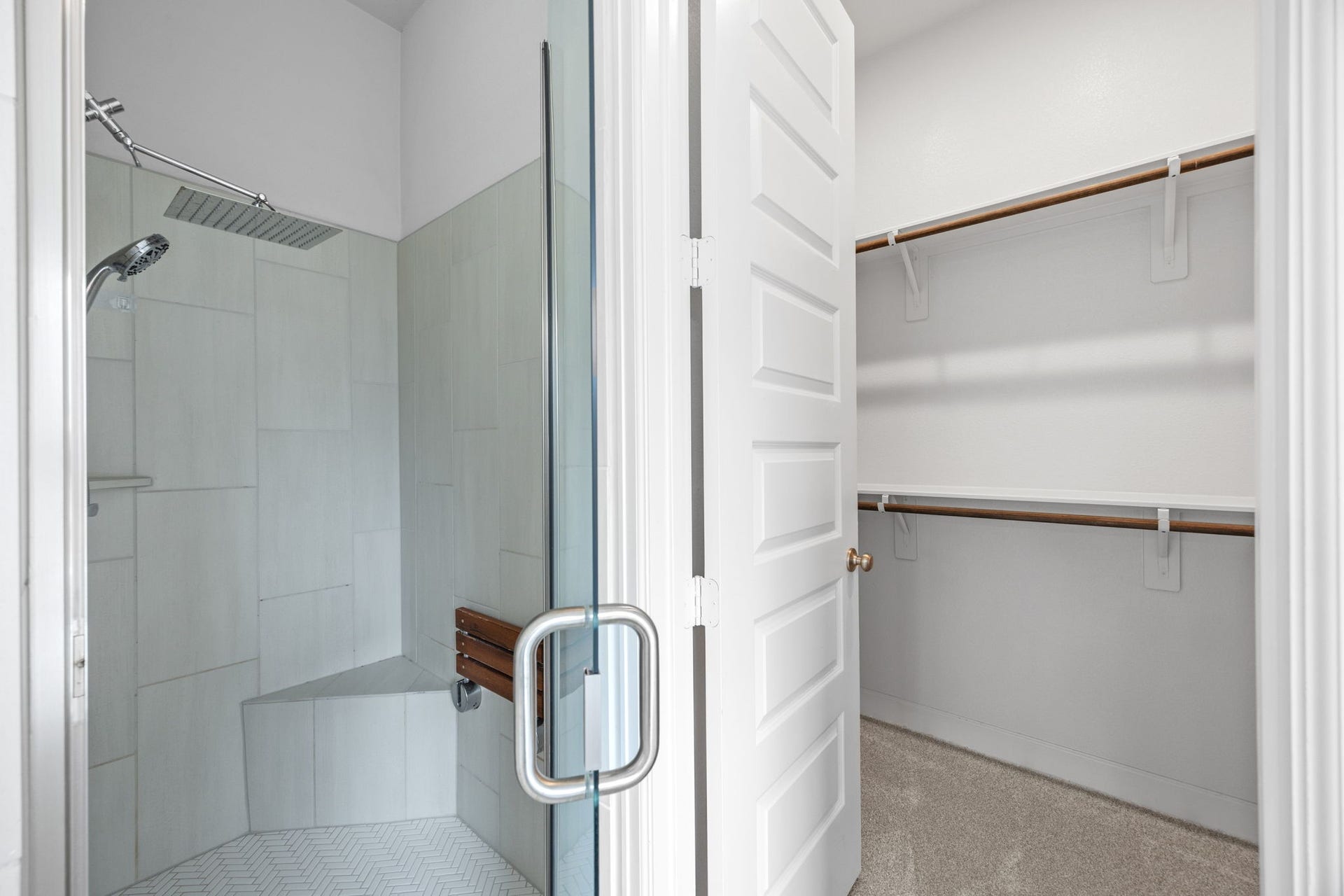726 Fall Rock Branch Drive, Conroe, TX 77304 Beautifully appointed bathroom featuring a glass-enclosed shower and convenient built-in shelving.