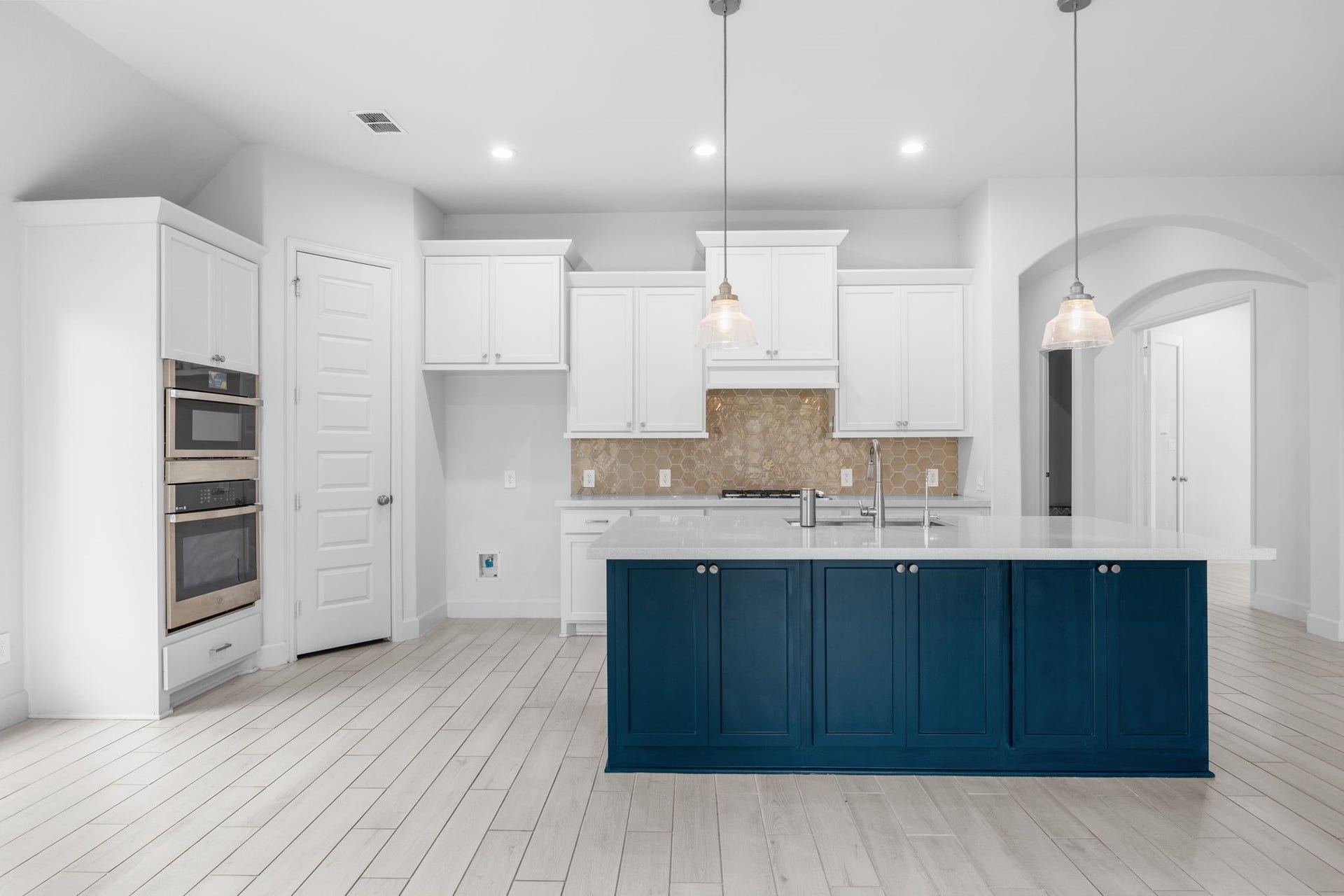 726 Fall Rock Branch Drive, Conroe, TX 77304 Gorgeous kitchen featuring a statement island, stainless steel appliances, and generous workspace.
