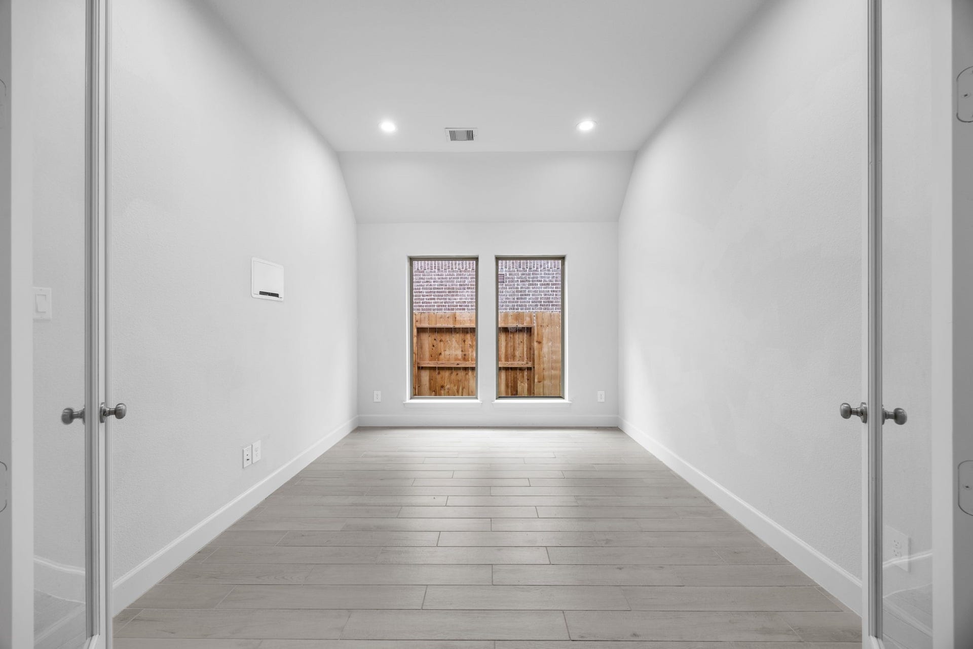 726 Fall Rock Branch Drive, Conroe, TX 77304 Versatile flex space with neutral finishes and natural light, ready to suit your lifestyle.