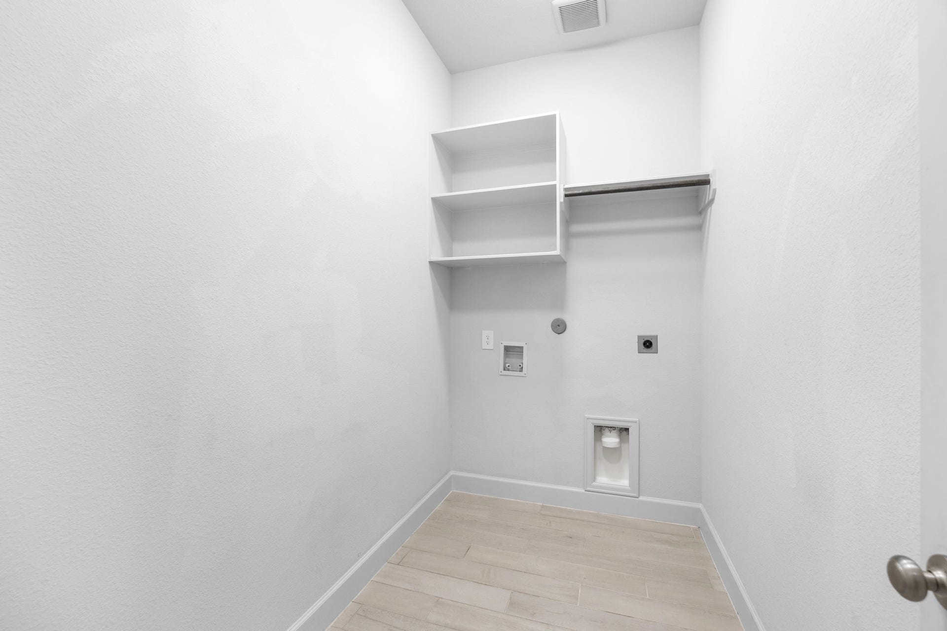 726 Fall Rock Branch Drive, Conroe, TX 77304 Laundry Room