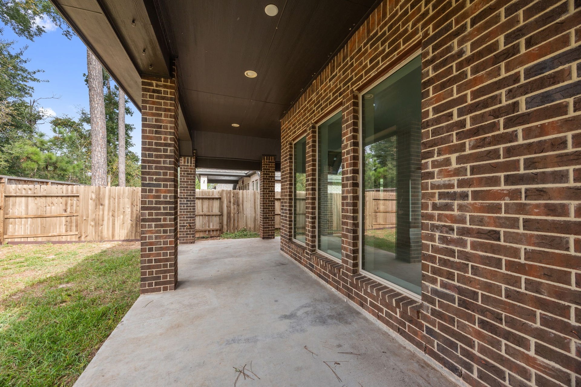 726 Fall Rock Branch Drive, Conroe, TX 77304 Extended covered patio provides a shaded setting for relaxing, dining, and enjoying the backyard year-round.