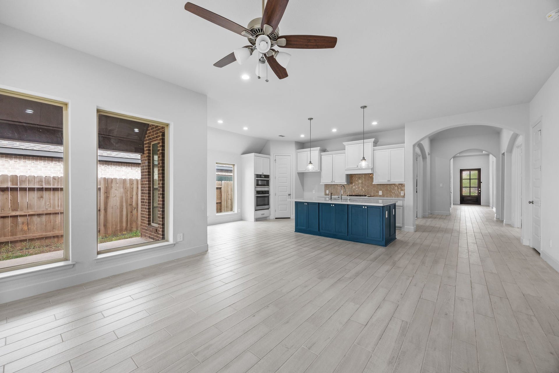 726 Fall Rock Branch Drive, Conroe, TX 77304 Expansive open-concept living area with abundant natural light and effortless access to the kitchen.