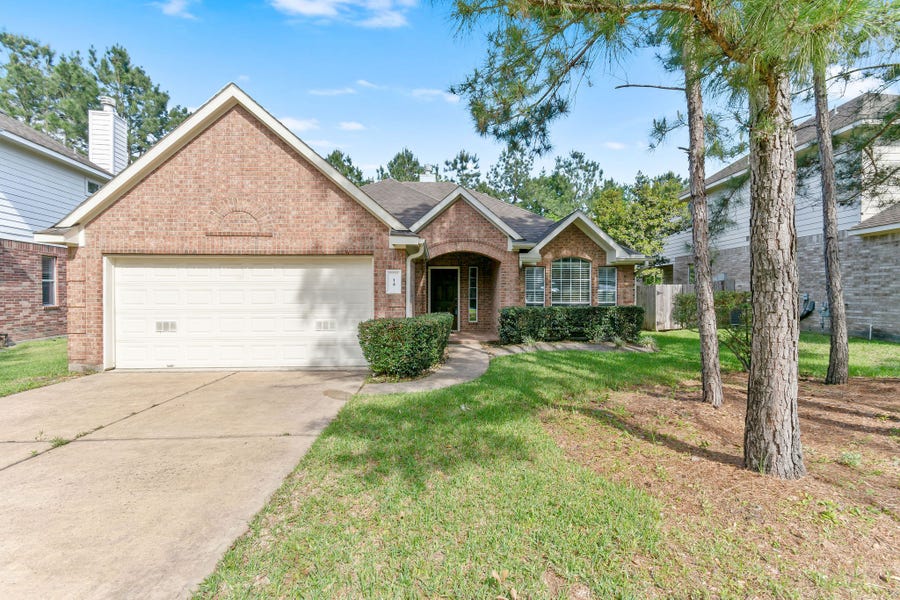 Property photo for 14 N Queenscliff Circle, The Woodlands, TX