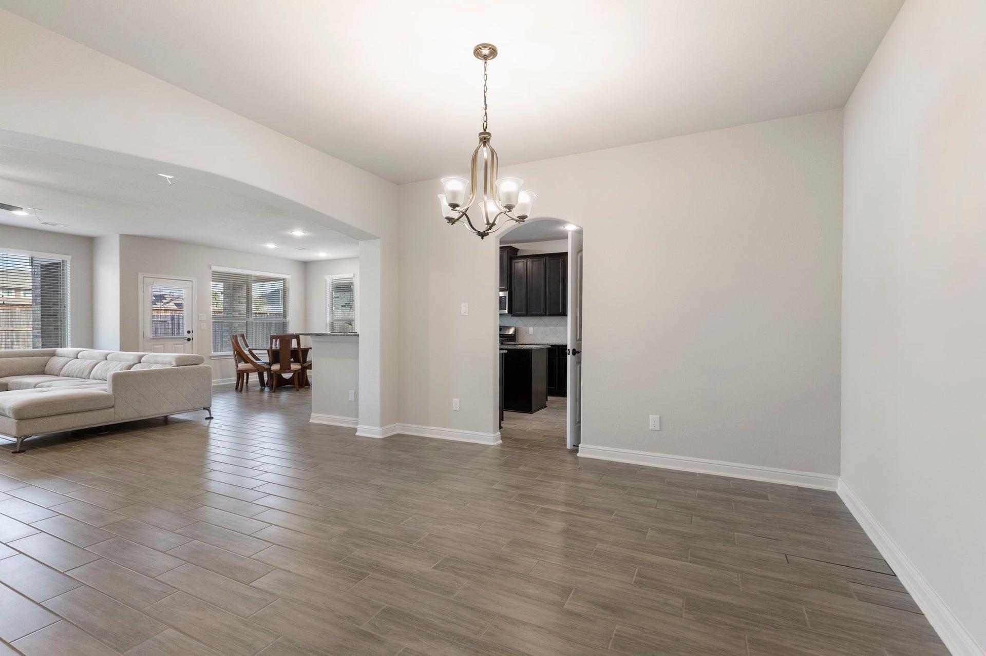 2819 Bradbury Hills Drive, Spring, TX 77373 Experience elegant dining in this inviting space, seamlessly connecting to a bright, open living area perfect for entertaining.