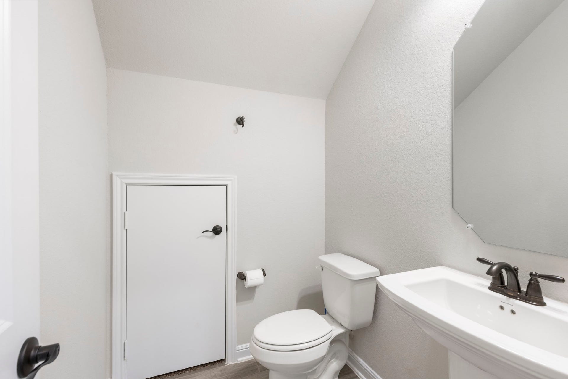 2819 Bradbury Hills Drive, Spring, TX 77373 This cozy half bath offers a sleek, modern design with a practical layout, perfect for guests and everyday convenience.