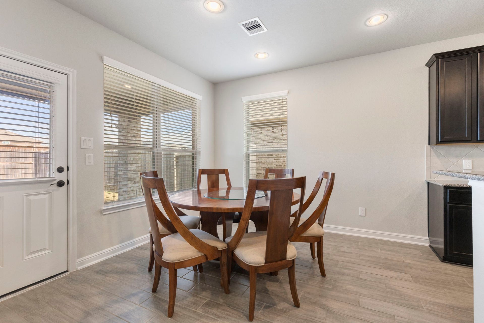 2819 Bradbury Hills Drive, Spring, TX 77373 This inviting breakfast area boasts abundant natural light with large windows and a cozy setup, perfect for enjoying morning coffee or family meals.