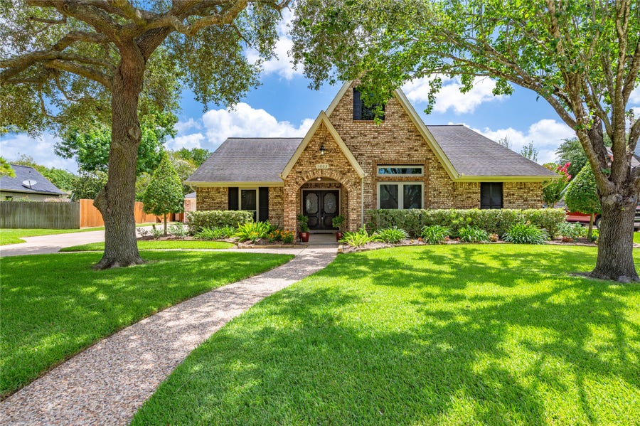 Property photo for 1603 White Wing Circle, Friendswood, TX
