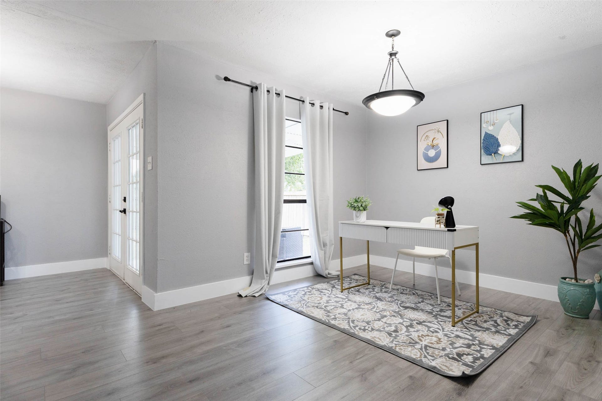 17302 S Yorkglen Drive, Houston, TX 77084 A bright corner nook, perfect for a home office or breakfast table