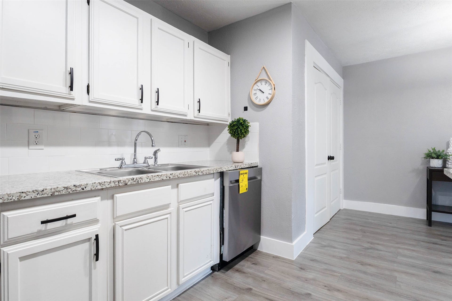17302 S Yorkglen Drive, Houston, TX 77084 Spacious kitchen with granite counters, subway tile backsplash, and plenty of cabinet storage.