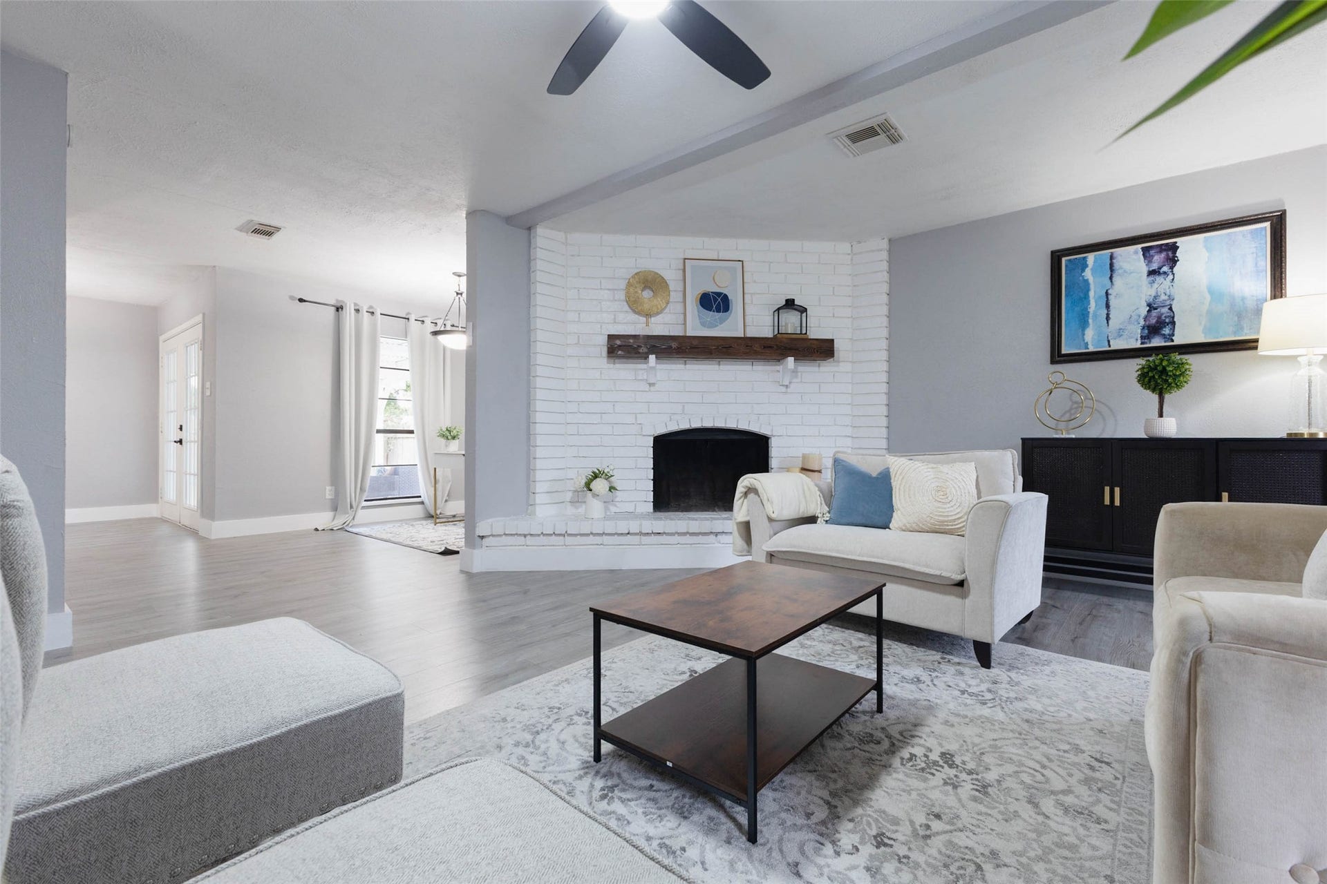 17302 S Yorkglen Drive, Houston, TX 77084 A second look at the living room, opening straight into the entry and dining nook beyond.