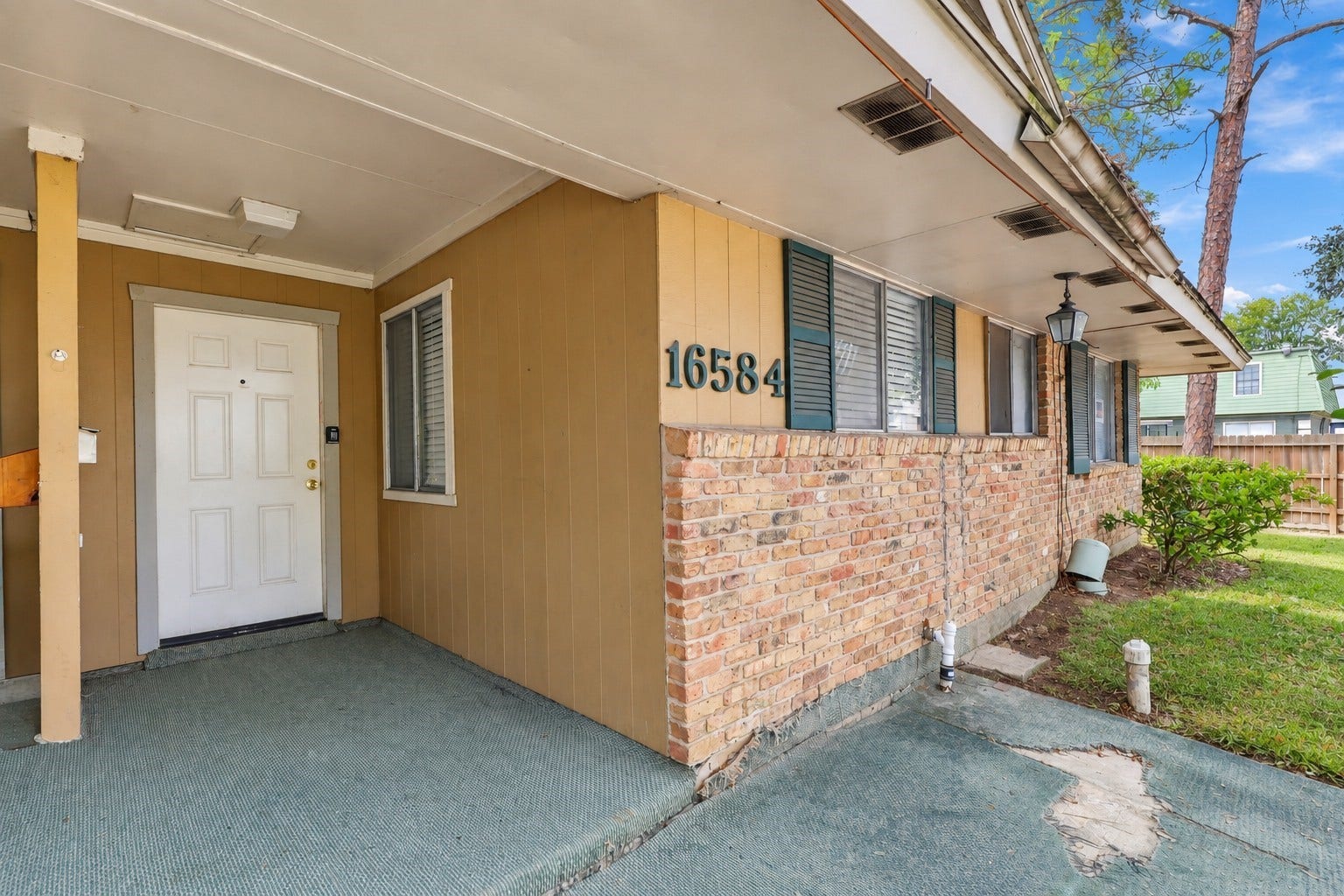 16584 Buccaneer Lane, Houston, TX 77062 16584 Buccaneer Lane, Houston, TX 77062