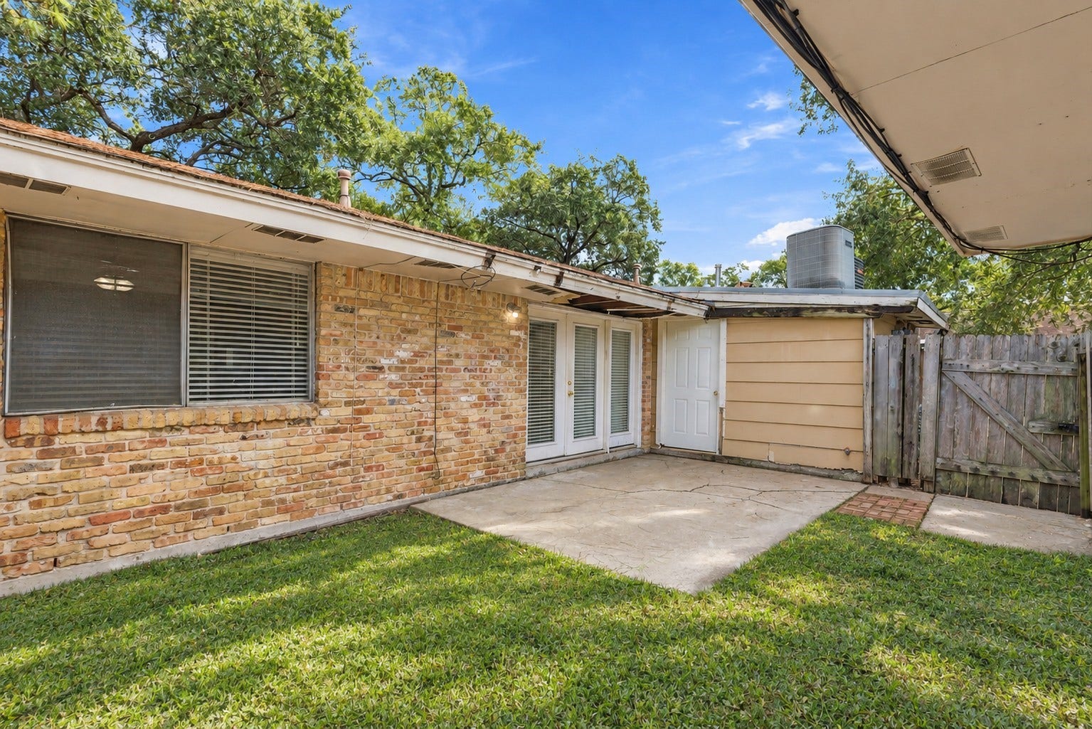 16584 Buccaneer Lane, Houston, TX 77062 16584 Buccaneer Lane, Houston, TX 77062