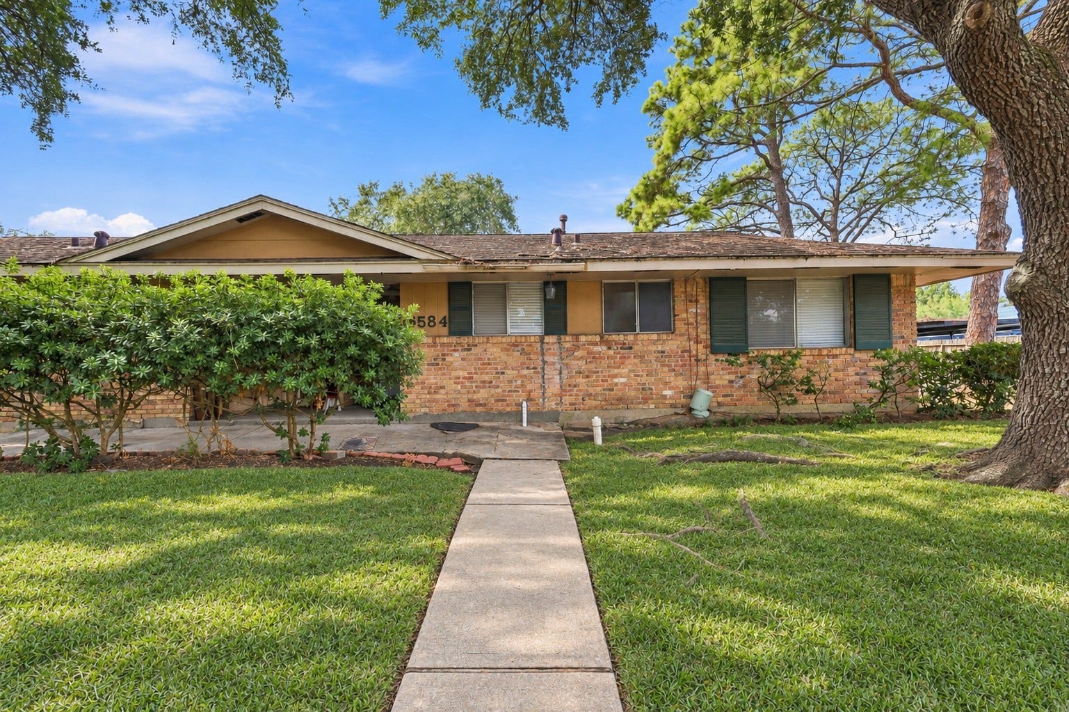 16584 Buccaneer Lane, Houston, TX 77062 16584 Buccaneer Lane, Houston, TX 77062