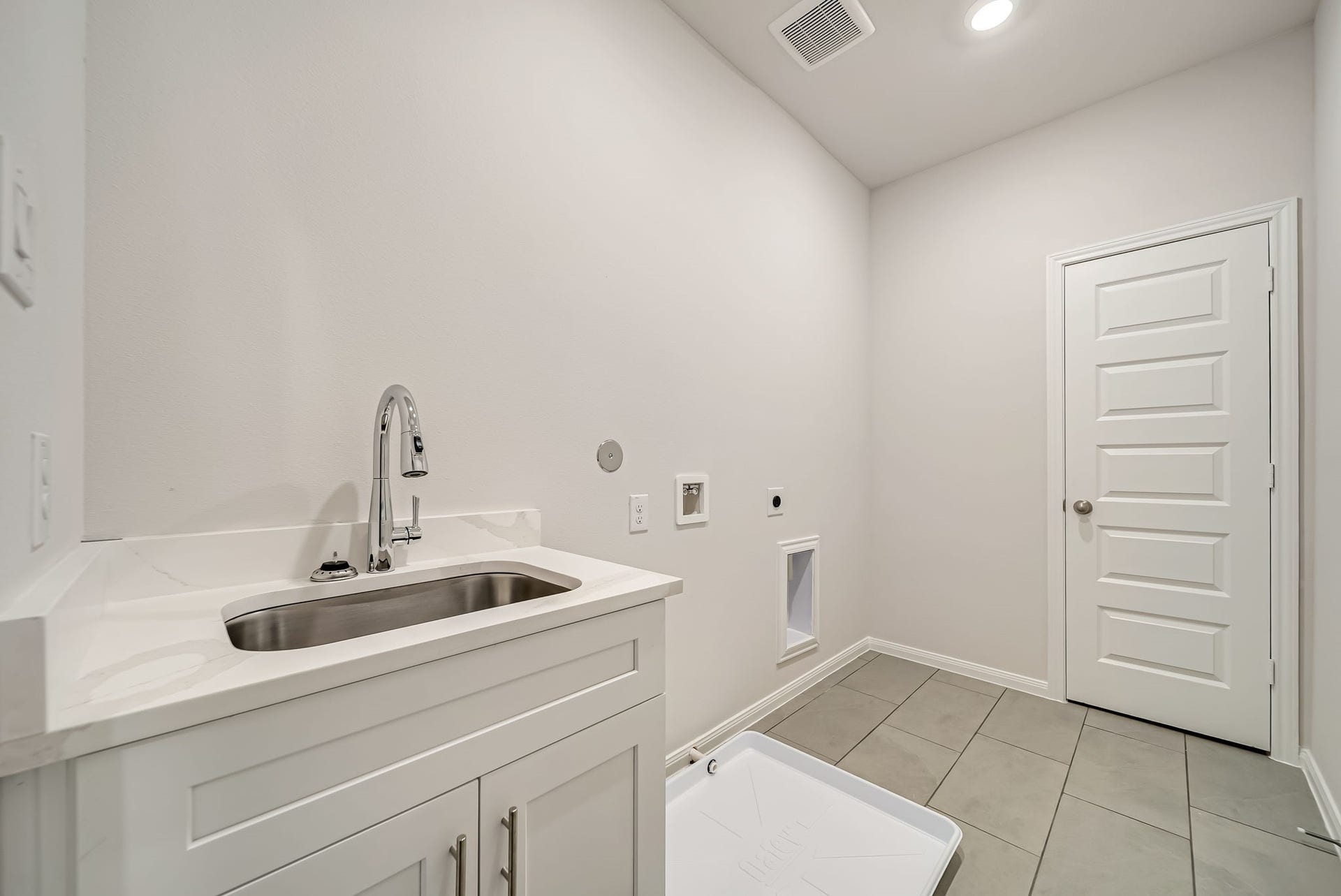 20633 Dynamic Court, Humble, TX 77338 SINK in the laundry room!!!