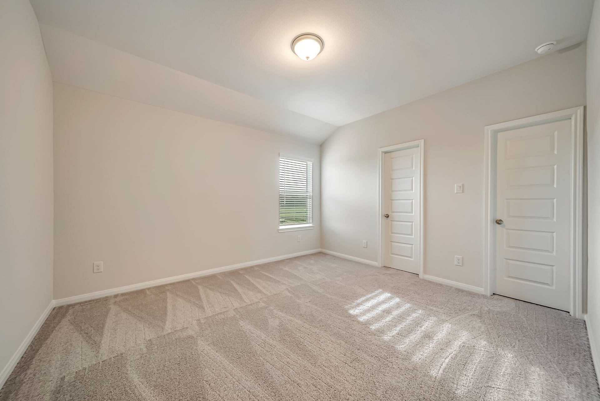 20633 Dynamic Court, Humble, TX 77338 Bedroom 4 with ensuite bath.