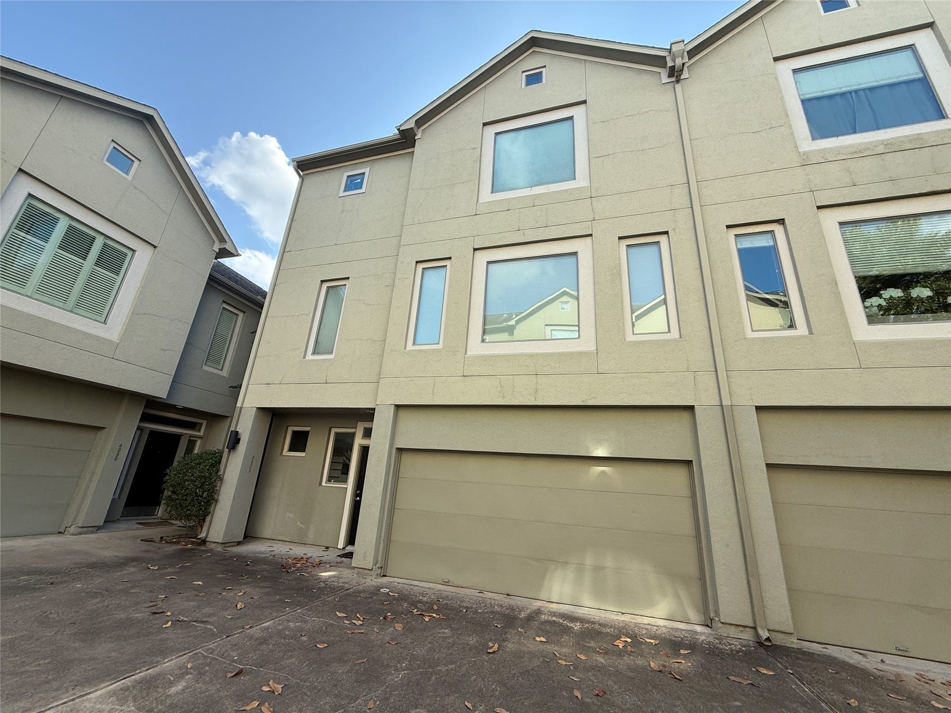 ATTACHED GARAGE