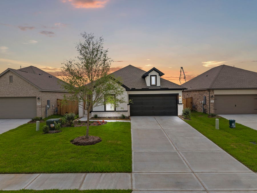 Property photo for 3506 Atlas Point Lane, Angleton, TX