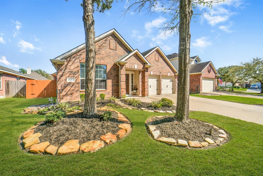 Property photo for 19314 Cloud Peak Drive, Tomball, TX