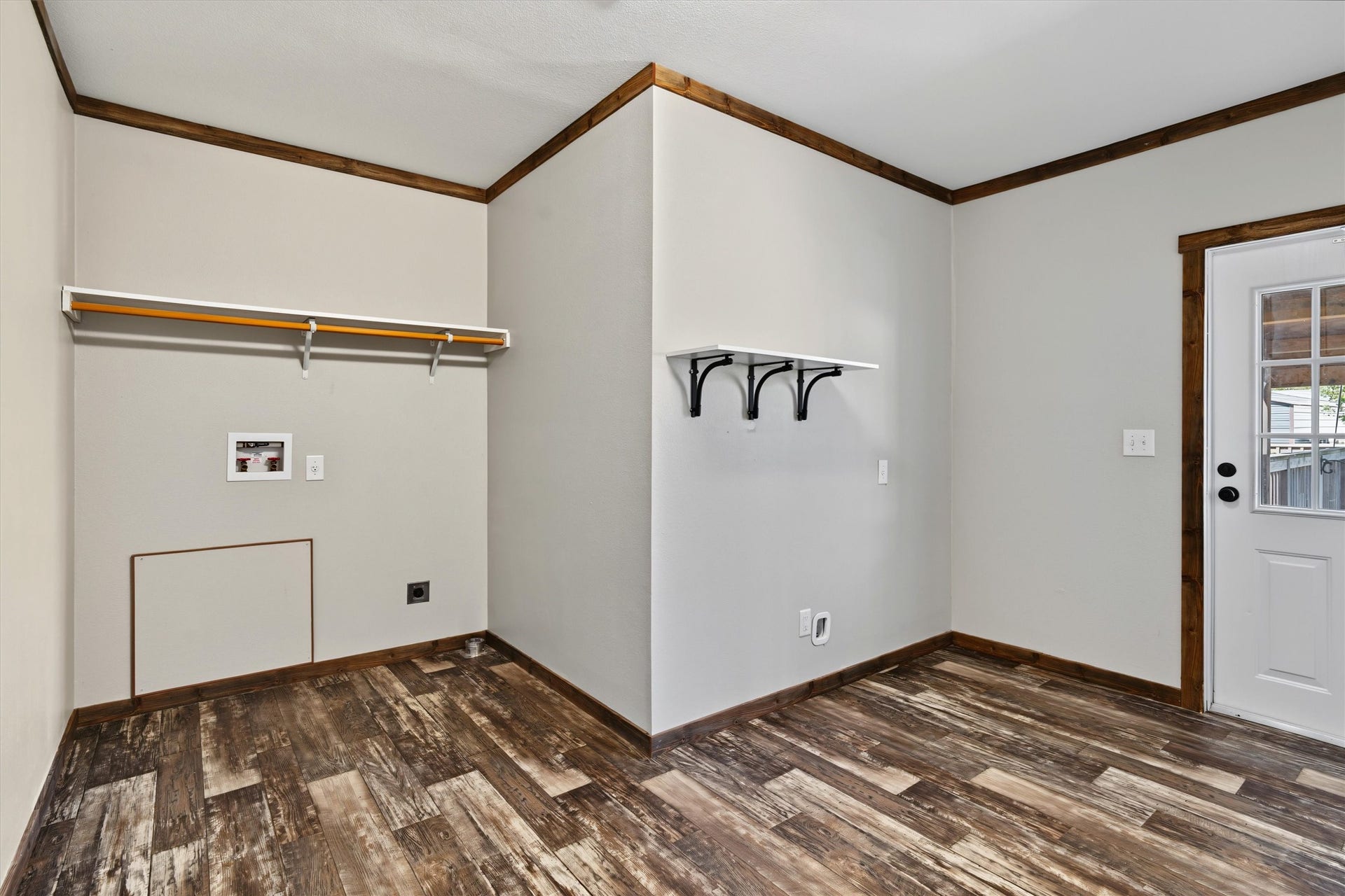 546 5th Street, Dickinson, TX 77539 Oversized Utility & Storage Room Plenty of room for a full-size washer and dryer, abundant storage, and a secondary refrigerator. Convenient backyard access makes this hardworking space even more functional for everyday living