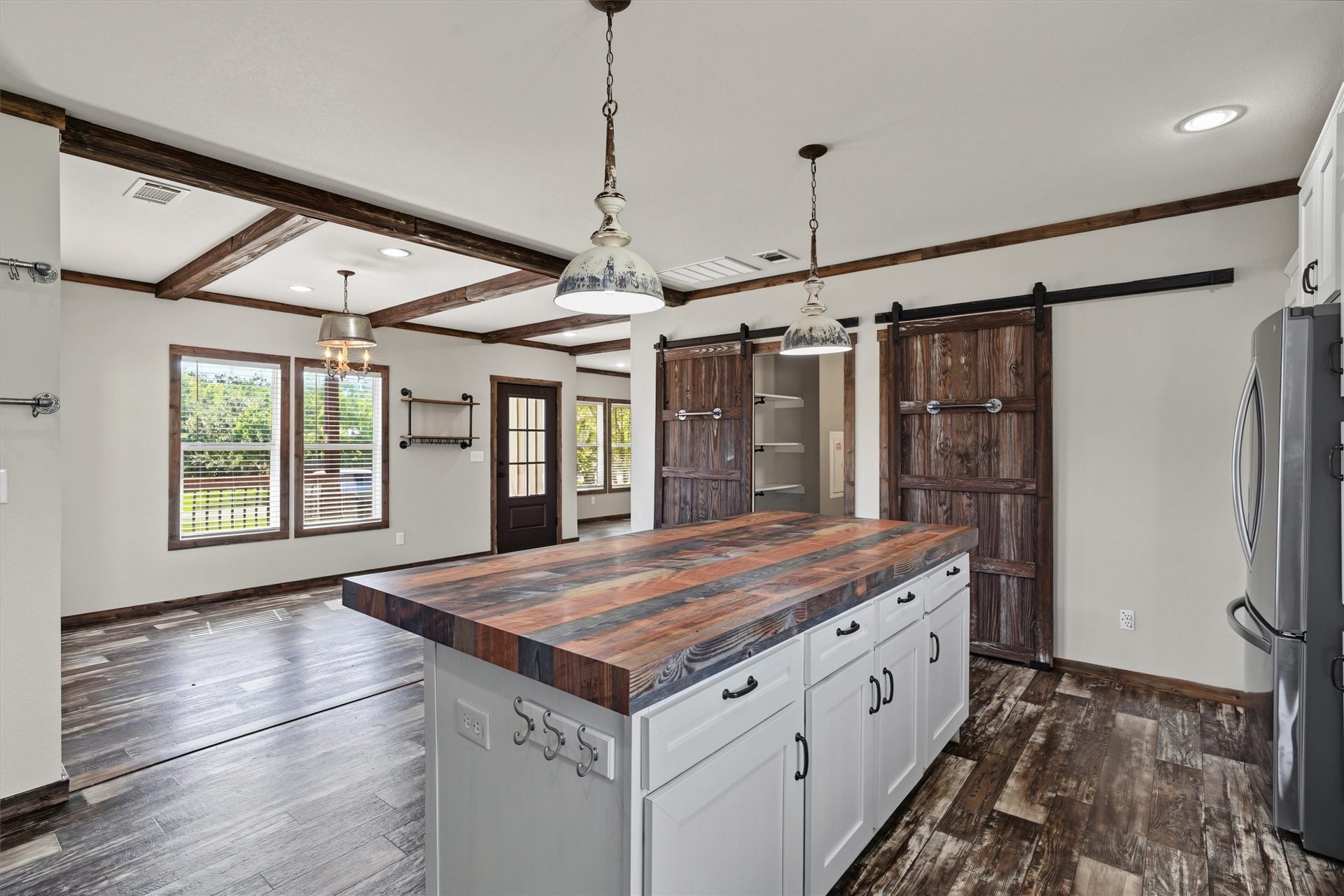 546 5th Street, Dickinson, TX 77539 Seamless Open-Concept Design The spacious kitchen flows effortlessly into the dining and living areas, creating a bright, inviting space thats perfect for family gatherings, entertaining, and everyday living